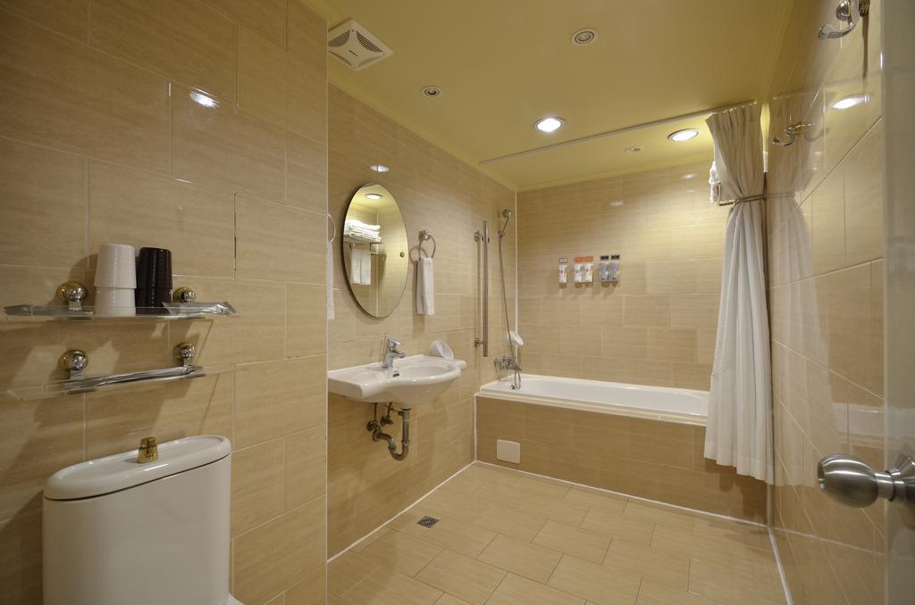 Goodness Hotel Kaohsiung Extérieur photo