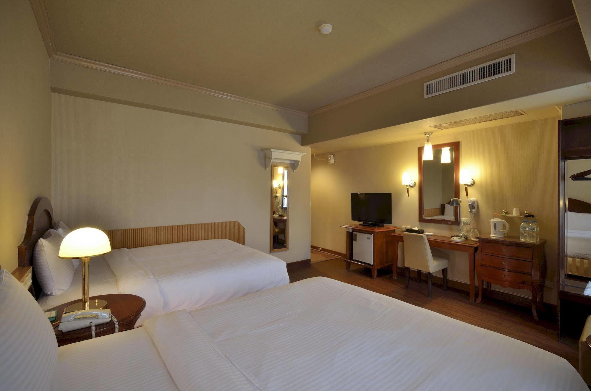 Goodness Hotel Kaohsiung Extérieur photo
